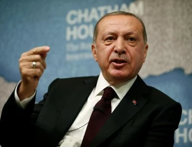 Tούρκοι επιτέθηκαν σε Κούρδους που διαδήλωναν κατά του Ρ.Τ.Ερντογάν στη Ντάουνινγκ Στριτ